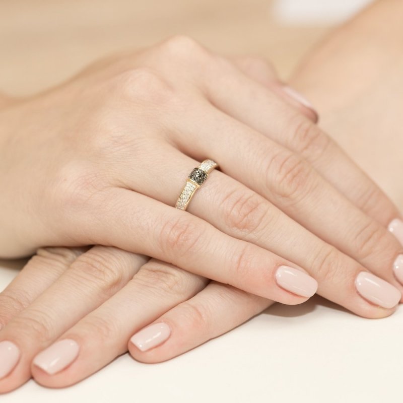 Pierścionek złoty 585 z czarnymi i białymi brylantami 0,19ct W-297