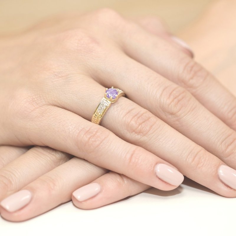 Pierścionek złoty 585 z brylantami 0,08ct ametystem 0,50ct W-75