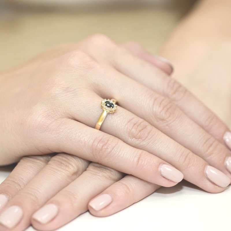 Pierścionek złoty 585 z brylantami 0,01ct szafirem 0,70ct W-26