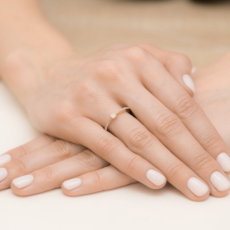 Pierścionek złoty 585 z brylantami 0,02ct zaręczynowy W-465