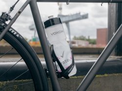 Koszyk na bidon Voxom FH15 — czarny, plastikowy, 40 g