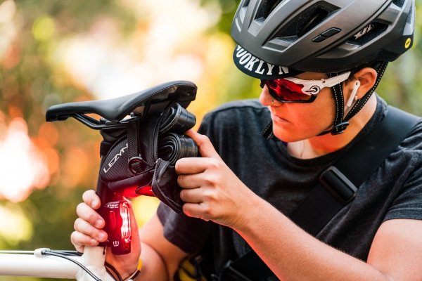 Saszetka pod siodło Lezyne M-Caddy — czarna, rozmiar M