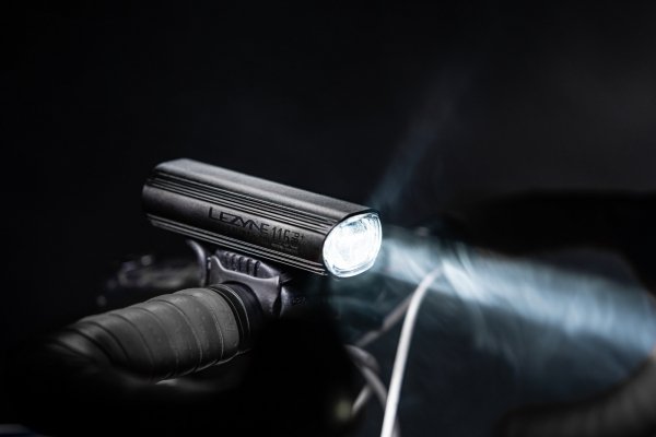 Lampka rowerowa przednia Lezyne LED Power Pro 115+ StVZO — czarna matowa