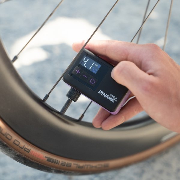 Elektryczna pompka Dynamic Turblo — do 8 bar / 116 psi, akumulator 500 mAh