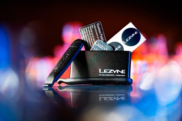 Zestaw naprawczy Lezyne Lever Kit in Alloy Box — niebieski