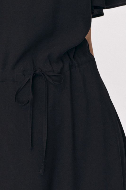 Czarna sukienka maxi z rozkloszowanym rękawem - S137