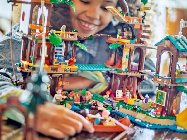 LEGO Friends 42631 Domek na drzewie na obozie kempingowym