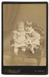 [FOTOGRAFIA portretowa - dzieci - ujęcie w formacie gabinetowym].