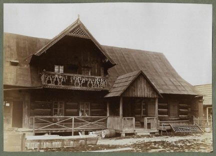 [GÓRY - Czarny Dunajec - drewniany dom i dzwonnica - fotografie widokowe].