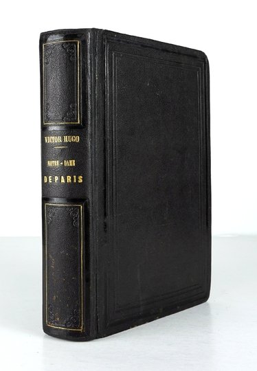 HUGO Victor - Notre-Dame de Paris. Édition illustrée d'après les dessins De MM. E[douard] de Beaumont, L[ouis Alexis] Boulanger, [Charles Francois] Daubigny, T[ony] Johannot, de Lemud, Meissonnier, C. Roqueplan, de Rudder, Steinheil [...].