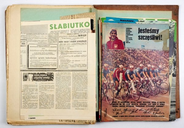 [SPORT - KOLARSTWO]. Album z blisko 550 wycinkami prasowymi w temacie z lat 50. i 60. XX w. wykonany przez pasjonata sportu kolarskiego.