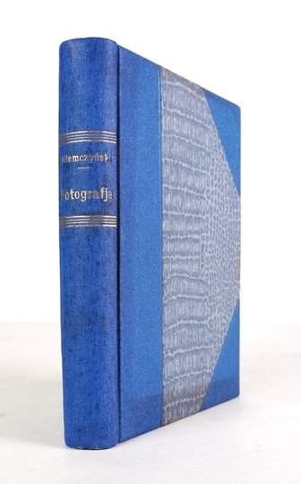 NIEMCZYŃSKI W. - Podręcznik fotografji dla amatorów i zawodowców. Wyd. II przerobione i uzupełnione, z 183 rys., 16 tabl. i tabelą naświetlania.