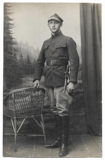[WOJSKO Polskie - oddział przysposobienia wojskowego w Staszowie - fotografie zbiorowe, pozowane]