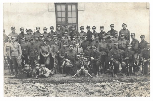 [WOJSKO Polskie - oddział przysposobienia wojskowego w Staszowie - fotografie zbiorowe, pozowane]