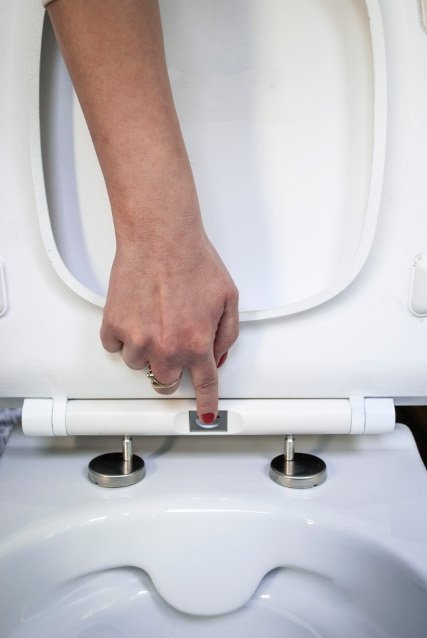 Miska bezrantowa WC COLOUR CLEAN ON z deską wolnoopadającą 
