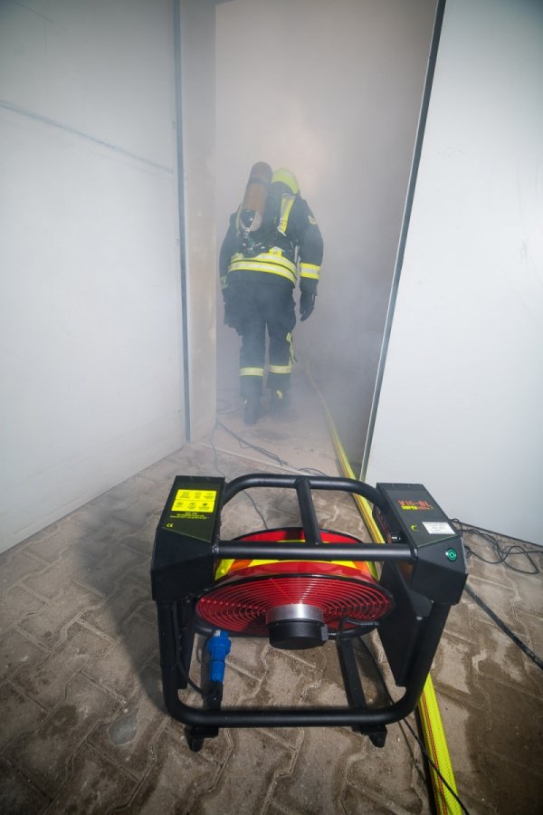 SuperVac V16-BL-SP AKUMULATOROWY WENTYLATOR ODDYMIAJĄCY