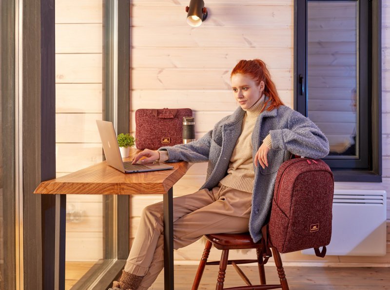 RIVACASE ETUI NA LAPTOP 13,3&quot; ANVIK, CZERWONY BURGUND, Z UCHWYTEM, Z MATERIAŁU WODOODPORNEGO