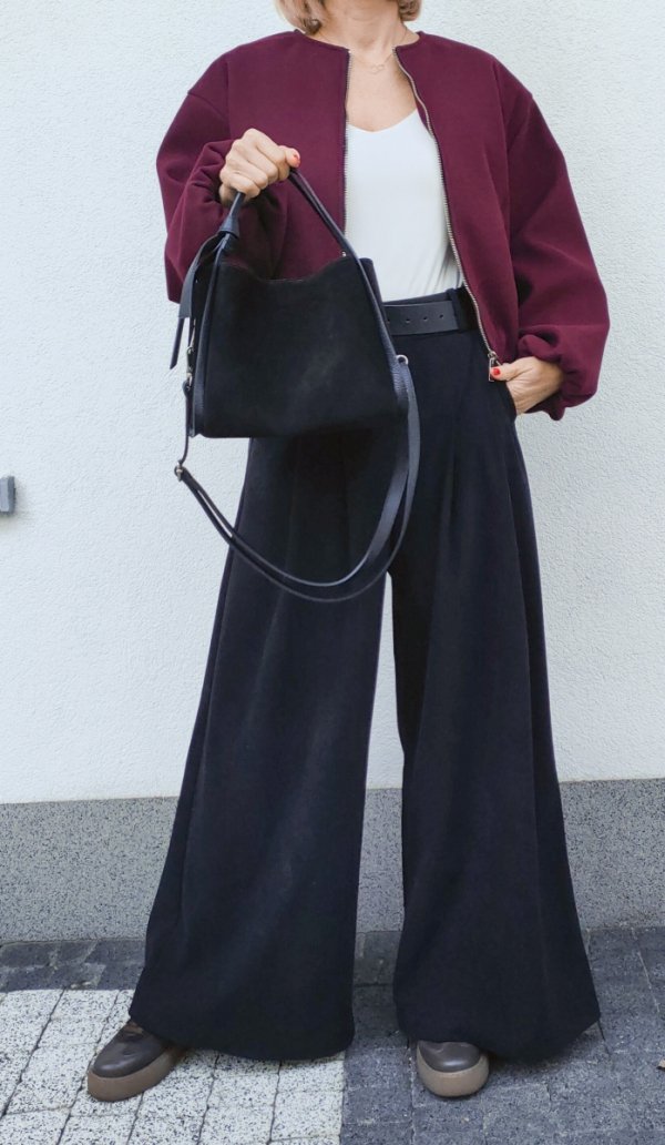 Zamszowy czarny kuferek Vera Pelle