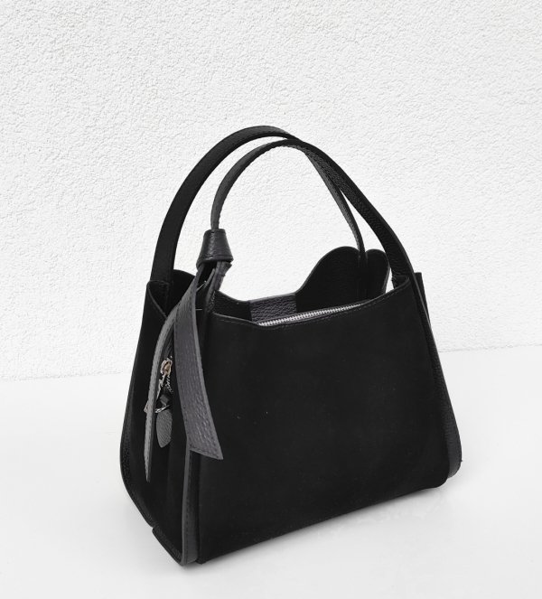 Zamszowy czarny kuferek Vera Pelle