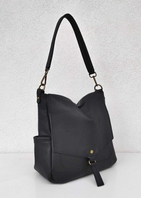 Torebka worek listonoszka czarna Vera Pelle