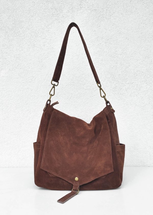 Zamszowa torebka worek listonoszka brązowa