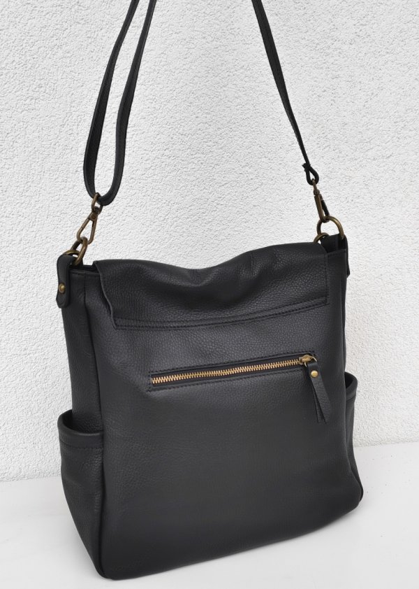 Torebka worek listonoszka czarna Vera Pelle