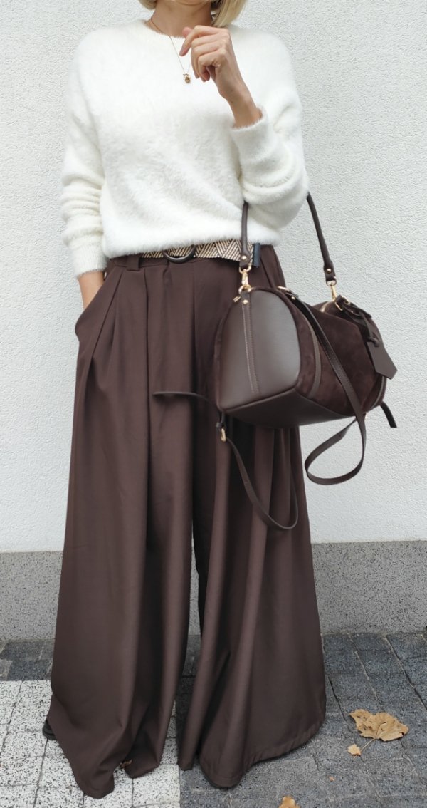 Czekoladowa zamszowa ponadczasowa torebka kuferek