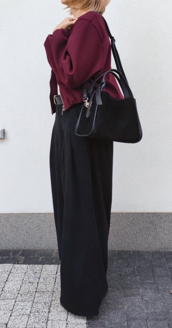 Zamszowy czarny kuferek Vera Pelle