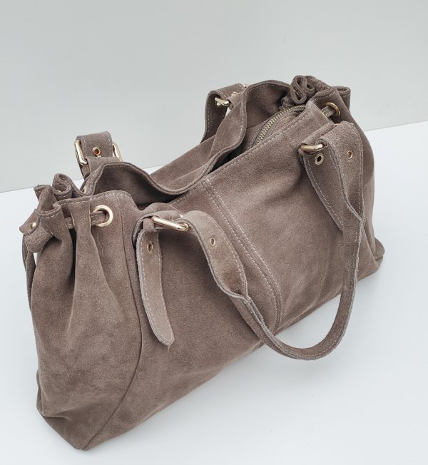 Zamszowa torebka z troczkiem skóra naturalna Vera Pelle taupe