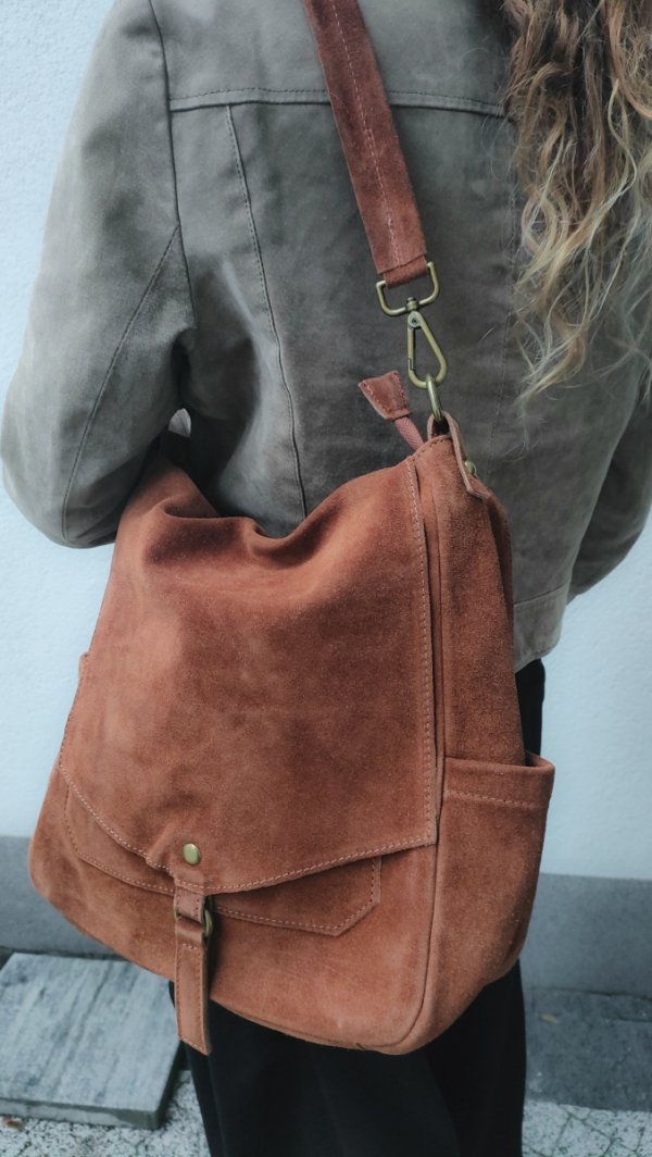 Zamszowa torebka worek listonoszka ruda cynamonowa
