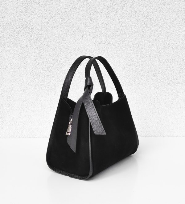 Zamszowy czarny kuferek Vera Pelle