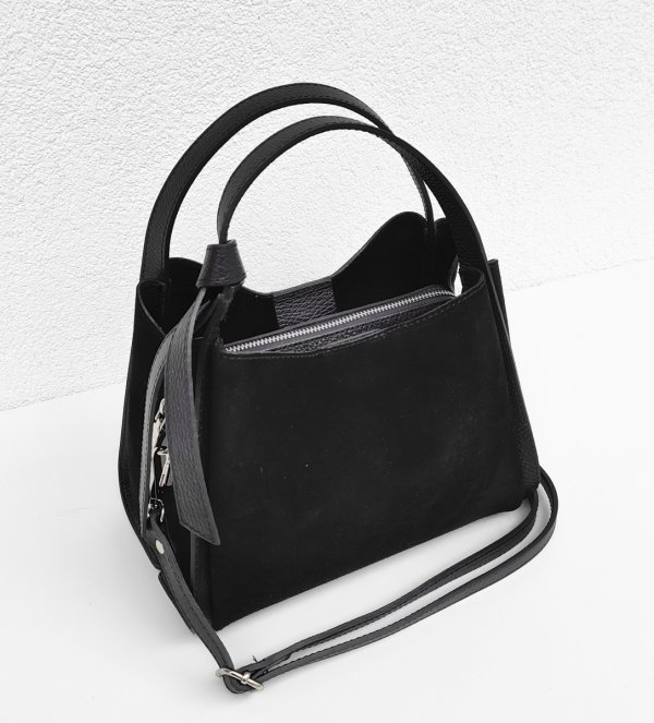 Zamszowy czarny kuferek Vera Pelle