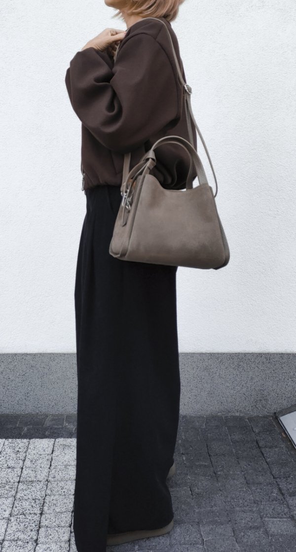 Zamszowy beżowy kuferek mocha Vera Pelle