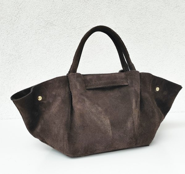 Trapezowa czekoladowa torebka kuferek naturalny zamsz Laura Biaggi