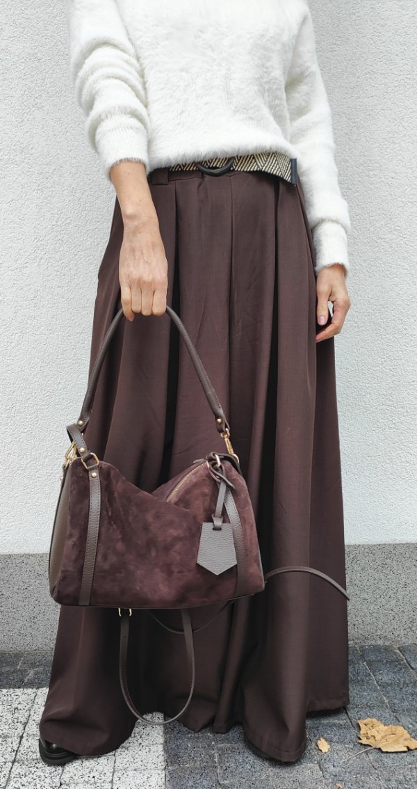 Czekoladowa zamszowa ponadczasowa torebka kuferek