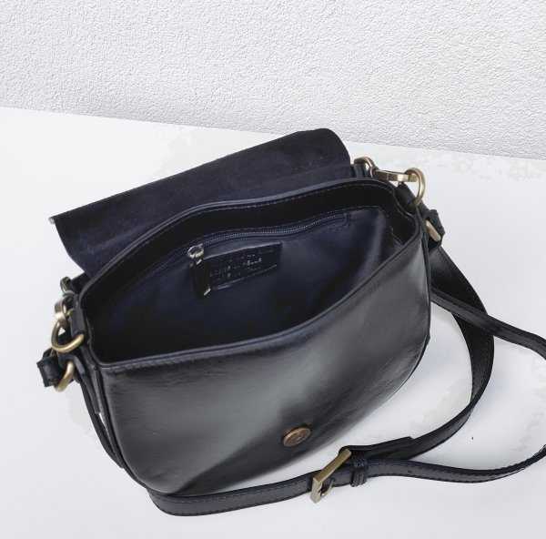 Czarna klasyczna listonoszka skóra naturalna Vera Pelle