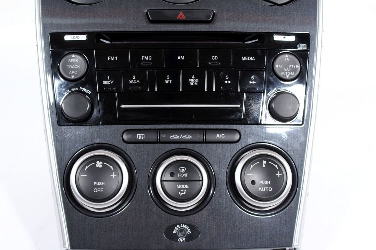 Radio oryginał Mazda 6 GG GY 20022007 wnętrze 6 2002