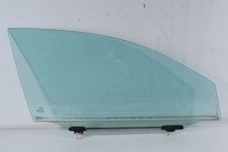 _Szyba drzwi przód prawa Toyota Avensis T25 2003-2008 kombi