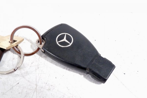 Stacyjka kluczyk Mercedes A-Klasa W169 2005 2.0CDI 640942 Hatchback 5-drzwi 
