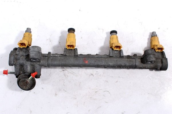 Listwa wtryskowa Mitsubishi Galant EA0 1996-2004 2.0i