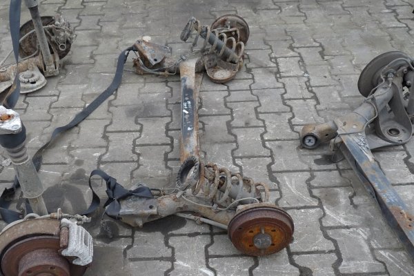 _Belka tył Fiat Panda II 2004 1.1i Hatchback (Bębny, ABS)