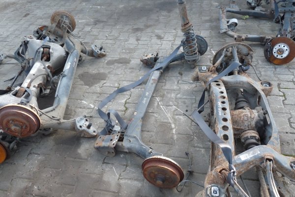 _Belka zawieszenie tył VW Golf III 1H 1997 1.9TDI 1Z Kombi (Bębny, Bez ABS)