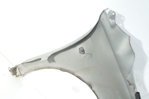 _Błotnik przód lewy Toyota Avensis T25 2003-2006(Kod lakieru: 1C0)
