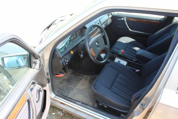 Kratka nawiewu prawa Mercedes W124 1989 Sedan 