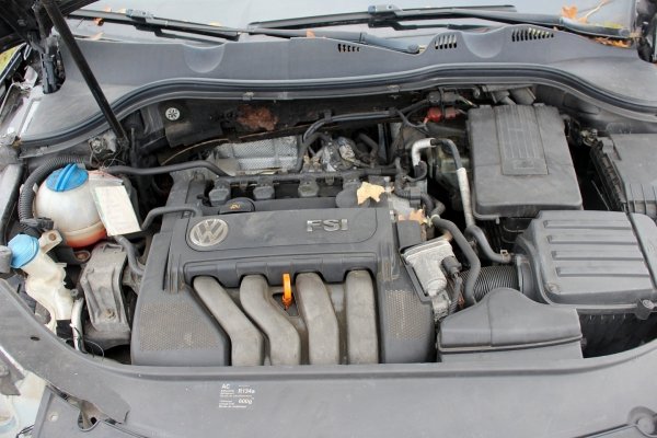 _Błotnik przód lewy VW Passat B6 2005 Sedan (LC8Z)