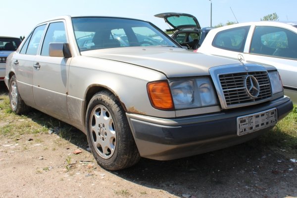 Most dyfer tył Mercedes W124 1989 2.3i 102982 Sedan 