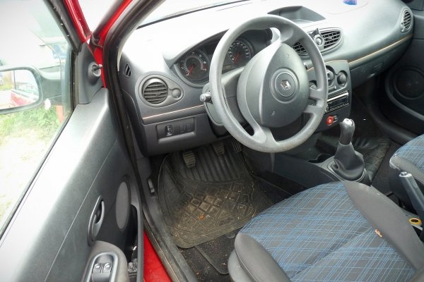 Drzwi przód lewe Renault Clio III 2008 Hatchback 5-drzwi (kod lakieru: OV727 - RED BRISK BC)
