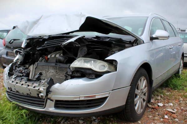 Szyba drzwi przód lewa VW Passat B6 2005 2.0TDI BKP Kombi