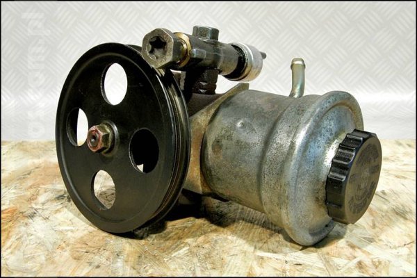 POMPA WSPOMAGANIA TOYOTA COROLLA 98 1.6 16V BRUTTO