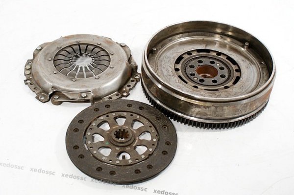 KOŁO DWUMASOWE + SPRZĘGŁO BMW E36 94-99 1.8 TDS FV